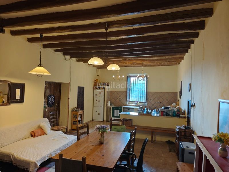 Foto 9b0e641a-7c0e-4517-b805-06d197fd1727. Masia amb xemeneia aparcament a Corbera de Llobregat