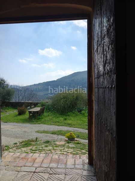 Foto c69629c0-a27e-47f0-9b61-87086487fdc9. Masia amb xemeneia aparcament a Corbera de Llobregat