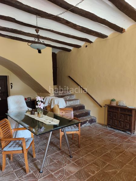 Foto e39a1320-1b15-4695-bf5f-4df76d4df25a. Masia amb xemeneia aparcament a Corbera de Llobregat