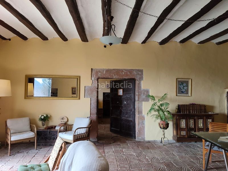 Foto f2b5aac6-cb2b-4924-9cc7-eafad08a1771. Masia amb xemeneia aparcament a Corbera de Llobregat