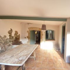 Casa adosada en Corbera de Llobregat. Encantadora vivienda rústica del siglo xx en el corazón de corbe
