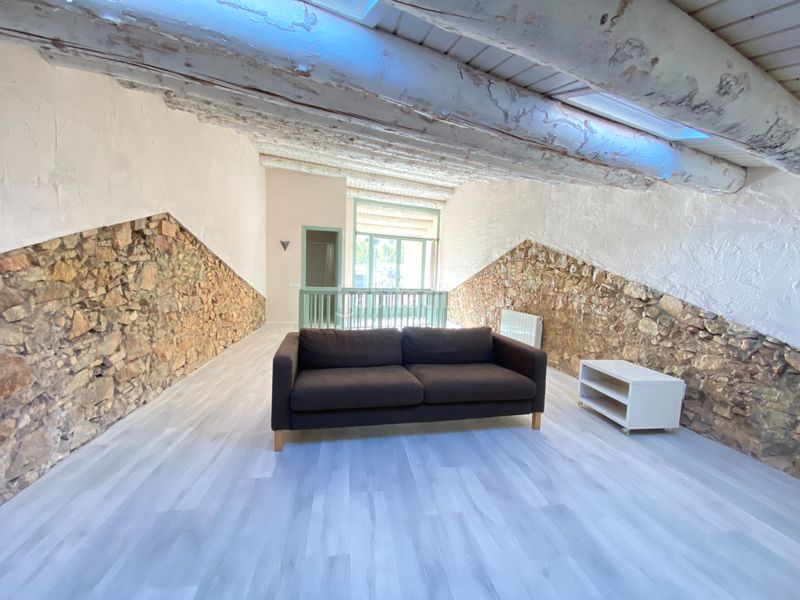 Foto 537fb34b-79ae-4872-89cb-0e69f916ff7c. Casa adossada amb xemeneia calefacció a Corbera de Llobregat