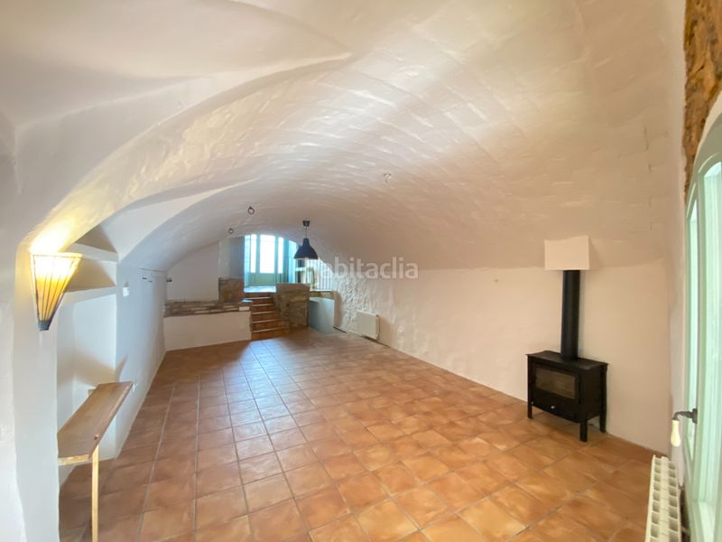 Foto 7d422839-0a9e-4097-95ec-8cb8962bd727. Casa adossada amb xemeneia calefacció a Corbera de Llobregat