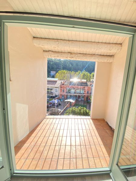 Foto e5ab2868-c6ec-4d92-964c-240eb0c05a4f. Casa adossada amb xemeneia calefacció a Corbera de Llobregat