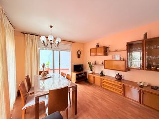 Flat in Corbera de Llobregat. Piso de 4 habitaciones con plaza de aparcamiento, trastero y ter