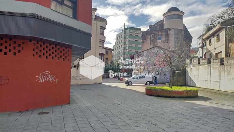 Foto b382e5d6-c80c-44c5-b077-89071981a551. Local comercial a cristóbal colón 6 a Sama Langreo