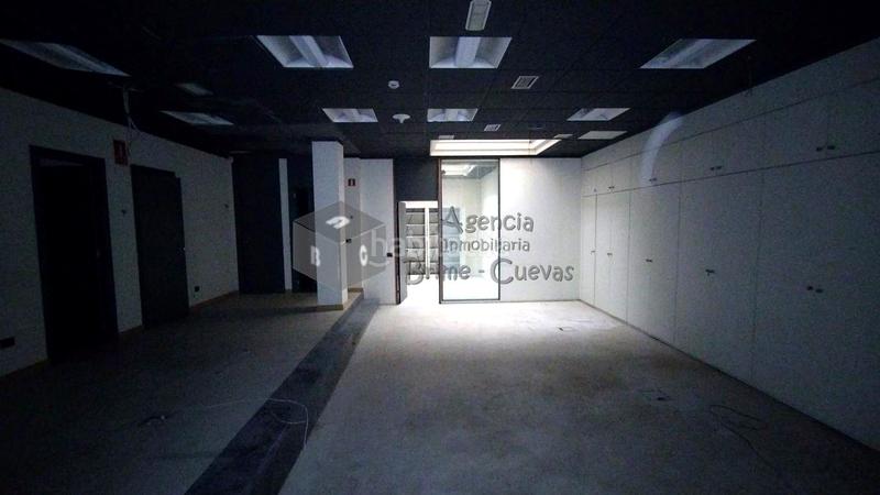 Foto 2c274401-aba1-48c7-a0f1-1f6a52cf9dcf. Locale commerciale in Parque San Francisco - Uría Oviedo