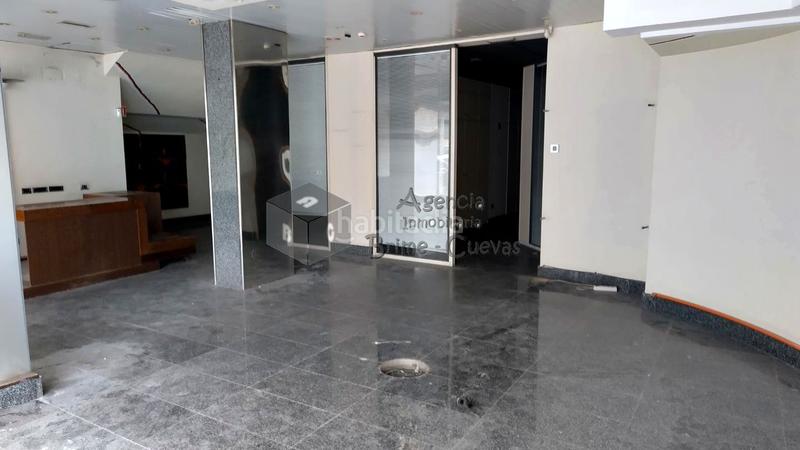 Foto f3fca53f-eccd-48e1-a3d0-38b0f6bdc468. Locale commerciale in Parque San Francisco - Uría Oviedo