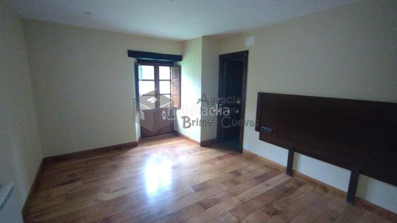 Foto 9ba165d7-5cbe-469f-baeb-635b9eeab657. Edifici a Tineo