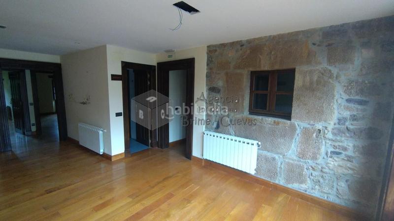 Foto 9fa56155-3c59-49ac-8a96-6f20823c8ed7. Edifici a Tineo