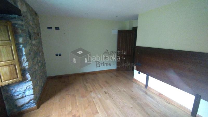 Foto f2c968c3-a94f-4eba-8b8a-e9ec204a4beb. Edifici a Tineo