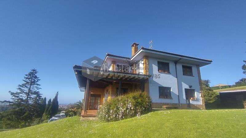 Foto c96dbe7d-4809-4987-8b62-f9dafe42f744. Casa con parcheggio piscina in Bernueces Gijón