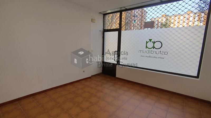 Foto cf898d36-bc75-436b-9066-2db515d2aaae. Affitto locale commerciale in dolores ibárruri 33 in Gijón
