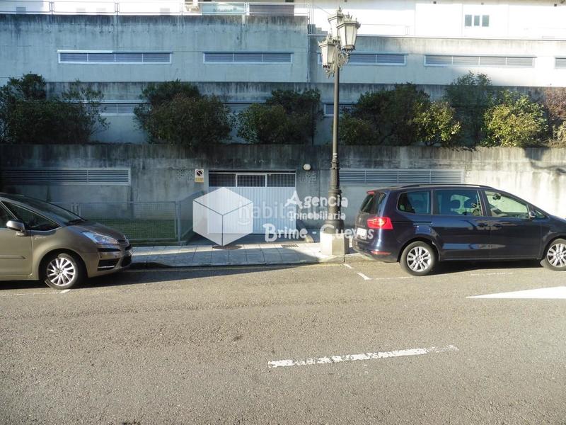 Foto f097b18d-6103-4abd-9642-bac5de92ce87. Parking coche en El Cristo Oviedo