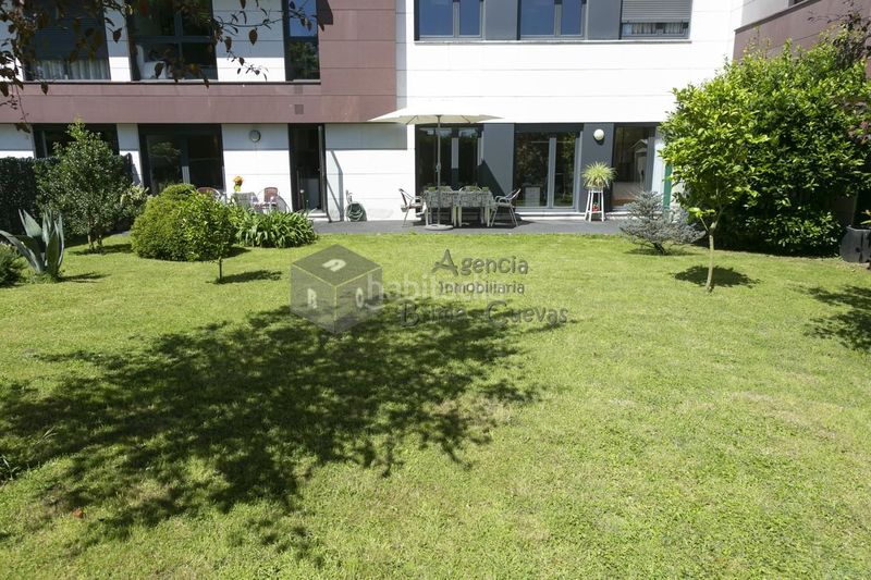 Foto f2b40c4e-ae3c-475e-af2e-d2d2aed509bd. Planta baixa amb calefacció aparcament a Colloto Oviedo