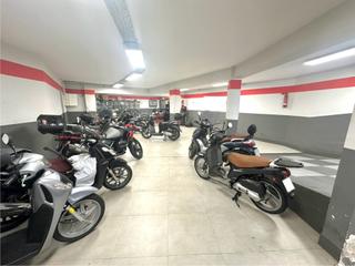 Local Comercial  Avinguda de sarri. Local stano taller de motocicletas. 330 m2. incluye licencia ac