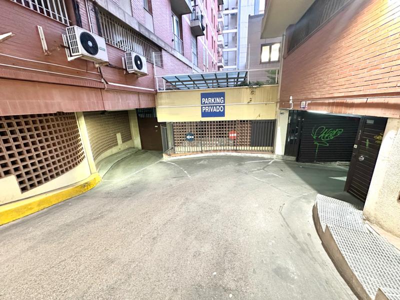 Foto b21628c9-3611-44c3-a6cc-a25e8122b169. Parking coche oportunidad.parking 11m2, coche pequeño y moto. sotano 1º. fácil maniobra en Barcelona