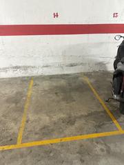 Parking moto  Carrer de felip ii. Plaza para moto grande o 2 motos pequeñas, sótano 1º, fácil acce