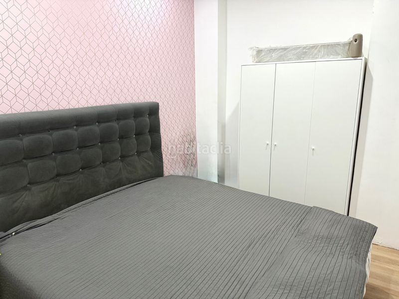 Foto 8be57dd5-b6ec-44e3-a367-c15670a1fb9c. Local comercial amb calefacció a Sants-Badal Barcelona