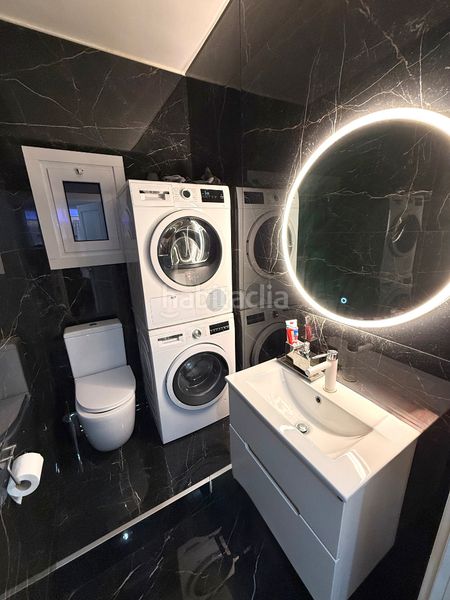 Foto a8b758e0-abe9-47a4-8e30-838e2210e4f0. Local comercial amb calefacció a Sants-Badal Barcelona