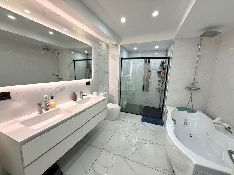 Foto b8c2d405-6b82-4f5b-a51f-637839cb3060. Local comercial amb calefacció a Sants-Badal Barcelona