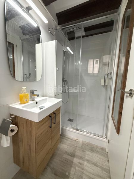 Foto 18f3710c-4931-43c6-8295-39142244d7c7. Local comercial a Raval Barcelona