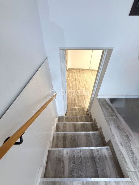 Foto f864f96b-8693-4612-866e-ea43bcfb077c. Local comercial a Raval Barcelona