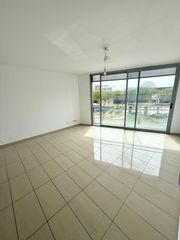 Pis  Carrer de natzaret. Piso frente al centro comercial gran via 2, 82m2, 3 hab., 2 ba�o