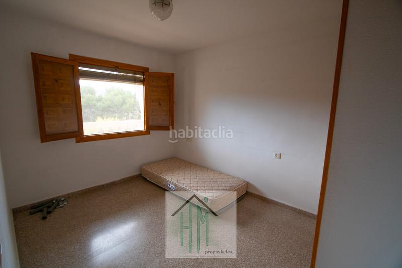 Foto 31e90d82-04b8-4f01-b992-50fce5f2052d. Casa adossada amb xemeneia aparcament a Torre de les Maçanes (la)