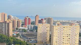 Apartament a Juzgados - Plaza de Toros. Apartamento reformado con vistas al mar en el centro de benidorm