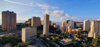 Location Appartement à Playa Poniente. Alquiler anual  piso con vistas despejadas en benidorm zona hote