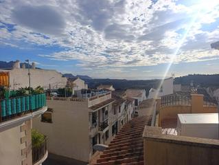 Casa a La Nucia Pueblo. Oportunidad única en la nucía! casa de pueblo con vistas al mar
