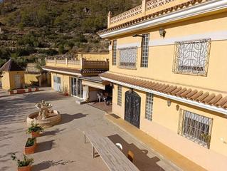 Masia en Orxeta. Finca rstica con piscina, y amplios terrenos en orxeta