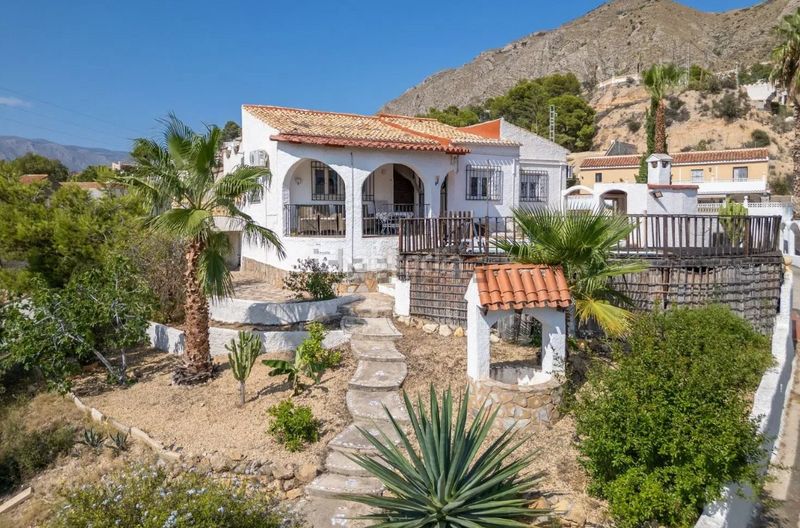 Foto 06e2e883-d33d-41c2-ab58-e19682de425b. Casa amb calefacció aparcament piscina a Orxeta