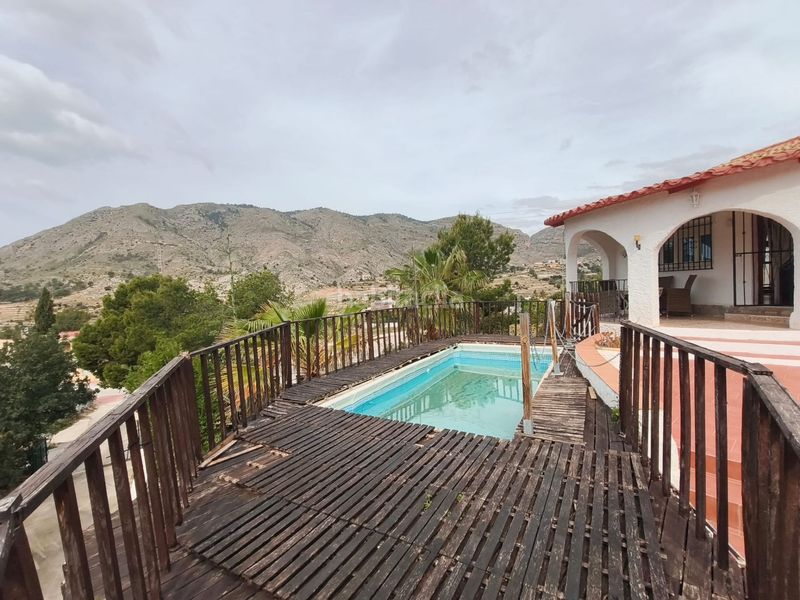 Foto 34a94bd9-fe1c-4805-be6a-ec02c5afeee1. Casa amb calefacció aparcament piscina a Orxeta
