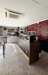 Local Comercial a Bulevar-Puerta Mítica. Se venden participaciones de restaurante en pleno funcionamiento