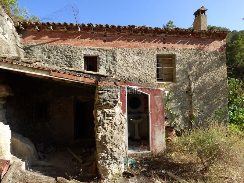Foto f8f12709-87ce-4f6c-ad0f-0f8e67b290fe. Masia a Relleu