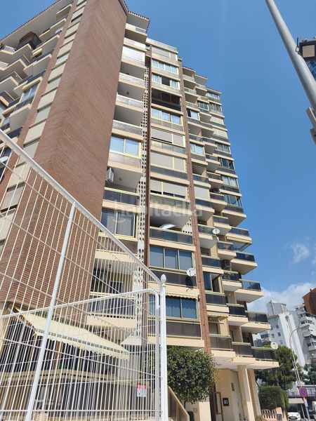 Foto dfe655e9-da3a-446d-b663-2f5c08e3613f. Lloguer pis amb piscina a Playa Poniente Benidorm