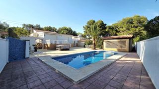 Casa a Varadero. Chalet independiente de una planta en puerta de hierro, la nucía