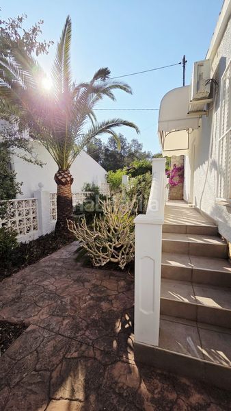 Foto c8724569-fcc8-4d42-a1d8-7b9602fb818a. Casa amb piscina a Varadero Nucia (la)