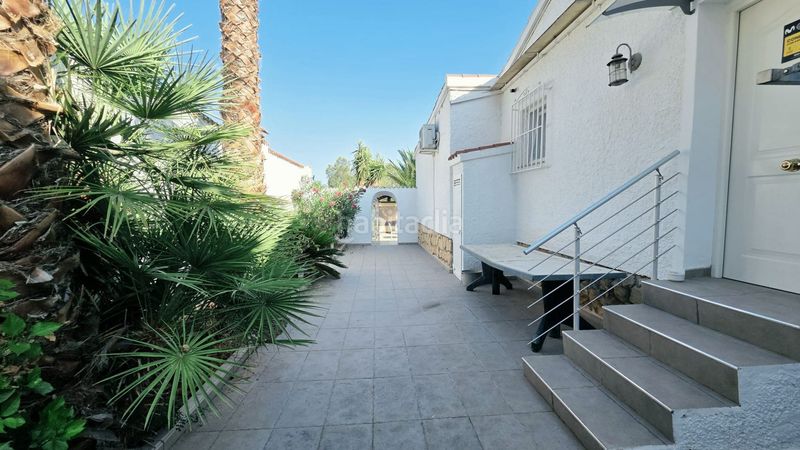 Foto cdbfaab4-ca19-4ed6-92b2-8955c8394364. Casa amb piscina a Varadero Nucia (la)