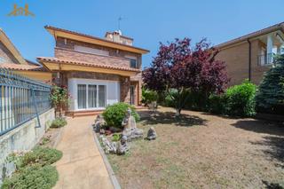 Chalet  Calle de las huertas. Agencia inmobiliaria en villanueva de la cañada hogares villanue