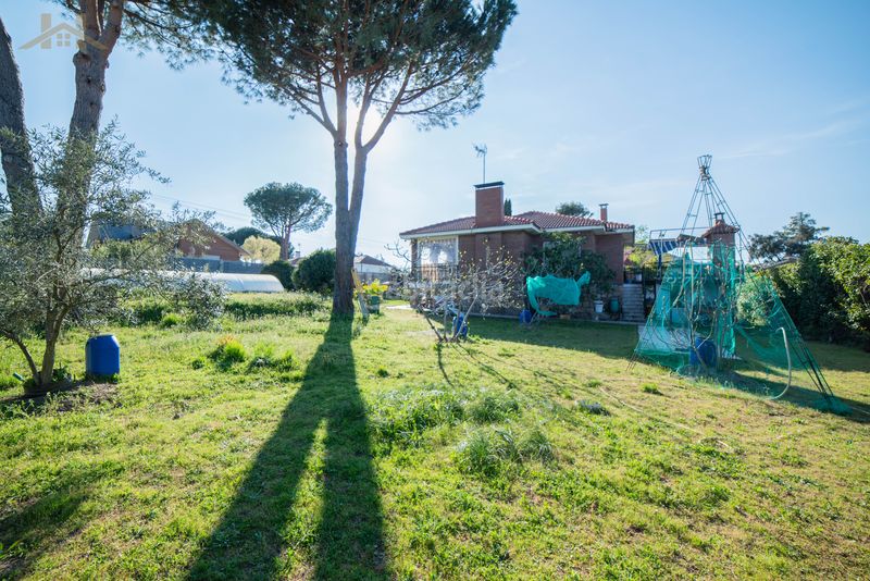 Foto 9898ac14-8a61-4977-a607-166fb896470e. Casa agencia inmobiliaria , hogares vende en exclusiva fantástico chalet independient en Villanueva de la Cañada