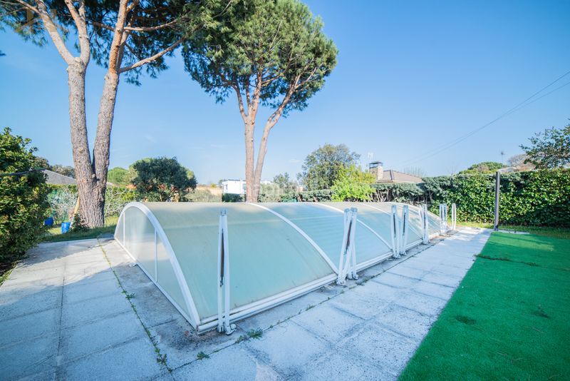Foto c855f104-e32a-4875-8614-7a0765022bdd. Casa agencia inmobiliaria , hogares vende en exclusiva fantástico chalet independient en Villanueva de la Cañada