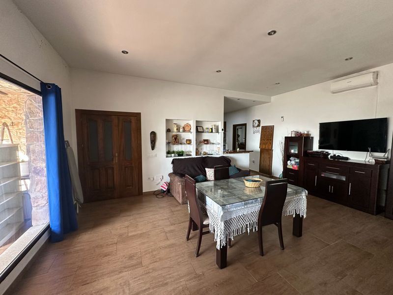 Foto 2dfddb70-d7de-471f-81c9-ca8481f5bba1. Chalet venta de chalet carretera en Mengabril