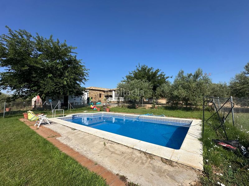 Foto 9361e287-d3db-4cca-9e06-ca891583b277. Chalet venta de chalet carretera en Mengabril