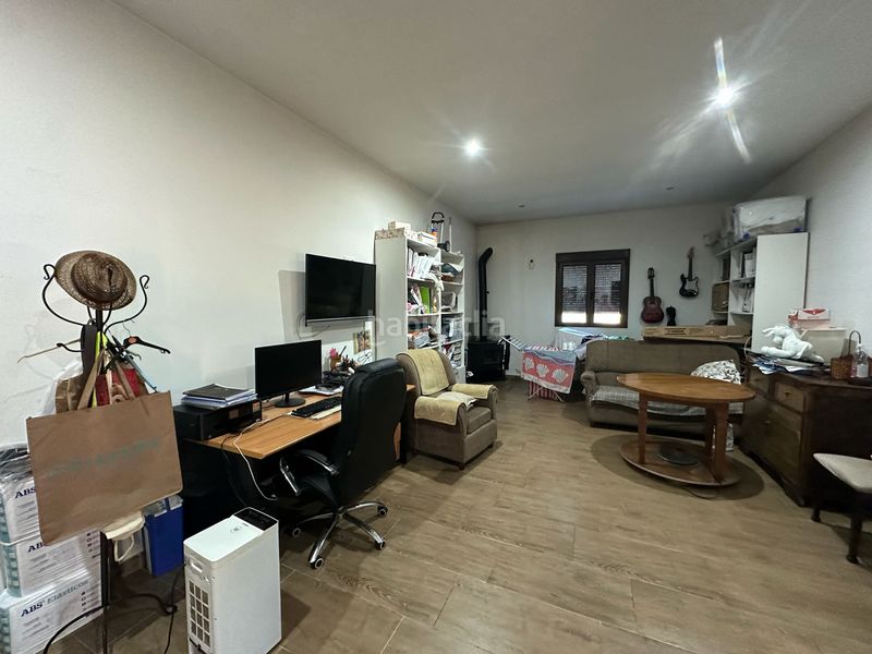 Foto f9f8f807-4042-4170-bb15-0a9de850e006. Chalet venta de chalet carretera en Mengabril