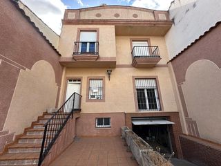 Casa adossada a Don Benito. Venta de unifamiliar en zona de los barros