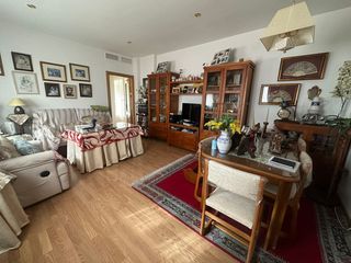 Appartement à Don Benito. Piso de 3 dormitorios con patio, garaje y trastero en don benito