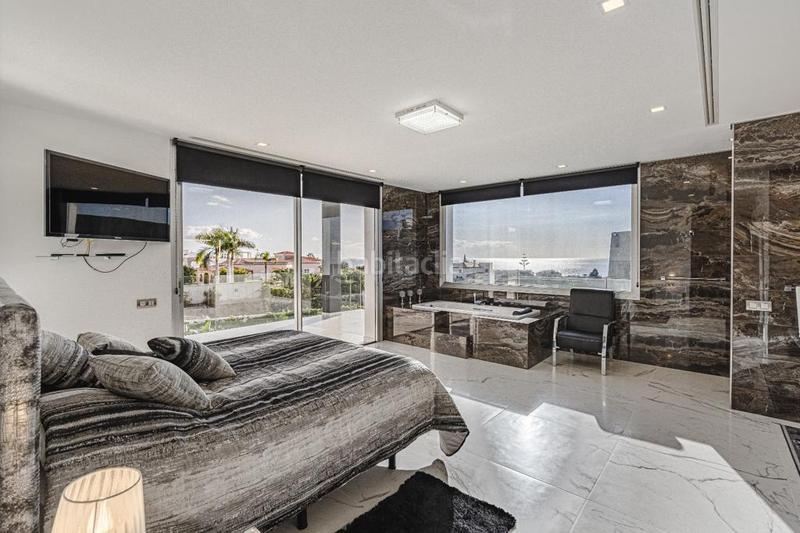 Foto 5346ee44-8fbb-4c37-85ce-0699c1bd3a3e. Chalet in calle la vega 1 in Callao Salvaje - Playa Paraíso Adeje